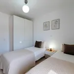 Velero Villa